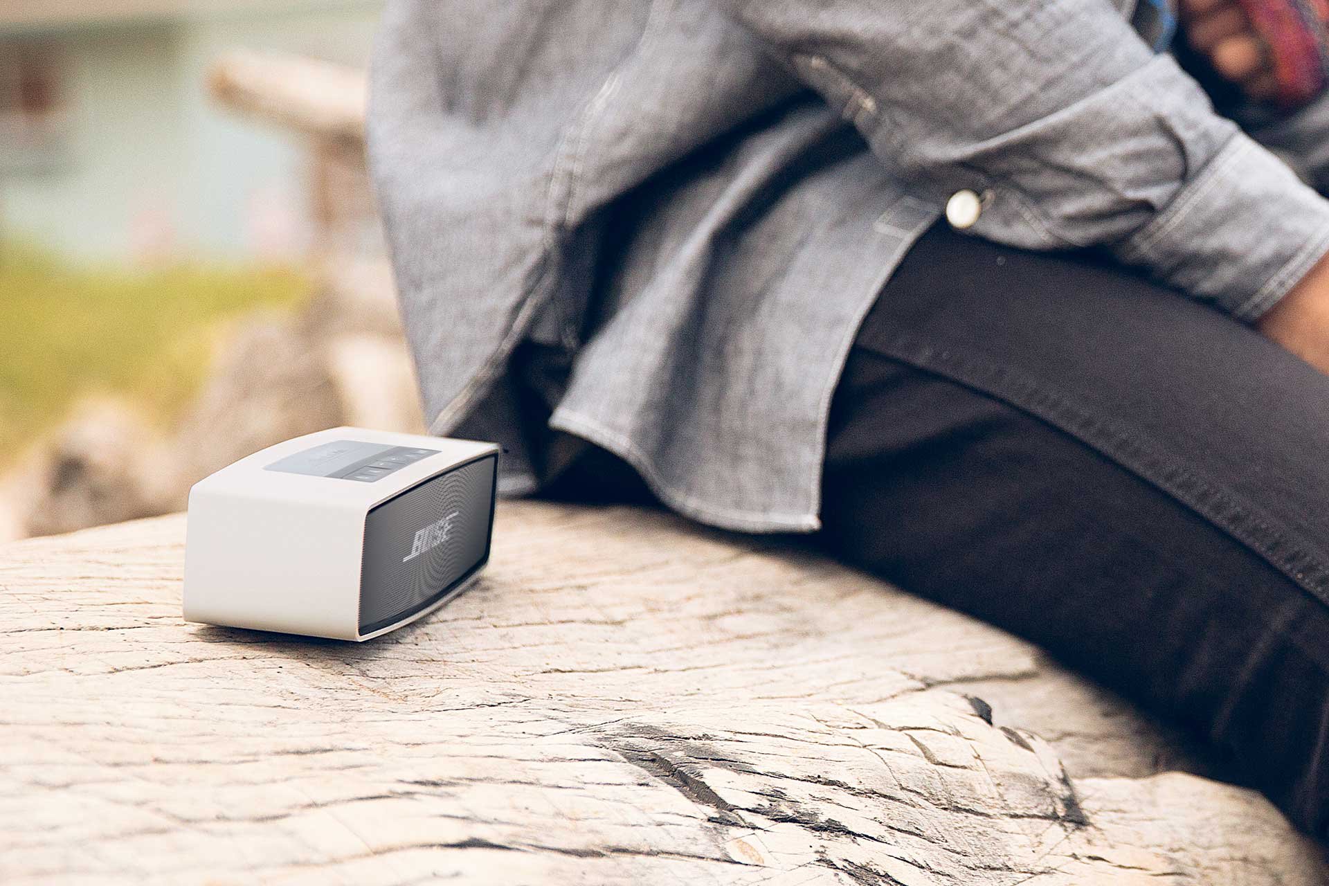 Dank seiner Kompaktheit kann der SoundLink mini überall hin mitgenommen und aufgestellt werden