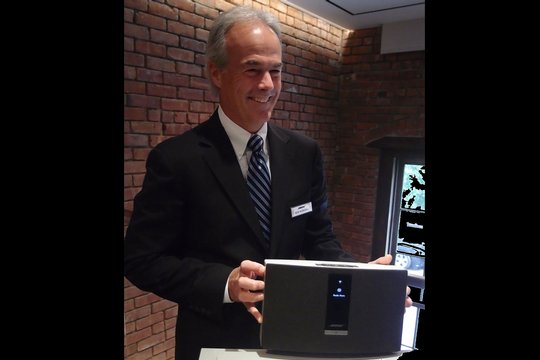 Bose-Chef Bob Maresca präsentiert den Soundtouch 20, einen der drei neu lancierten Streaming-Lautsprecher.