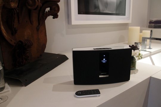 Grosses Gewicht legt man auf eine nachhaltige Designsprache. Wir finden, die Soundtouch Lautsprecher integrieren sich hervorragend in den Wohnraum.