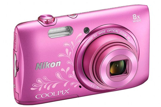 Die Coolpix S3600 vereint Stil und Funktionalität. Sie ist in sechs Farben erhältlich. Darüber hinaus nimmt sie Bilder mit ganzen 20 Megapixeln auf.