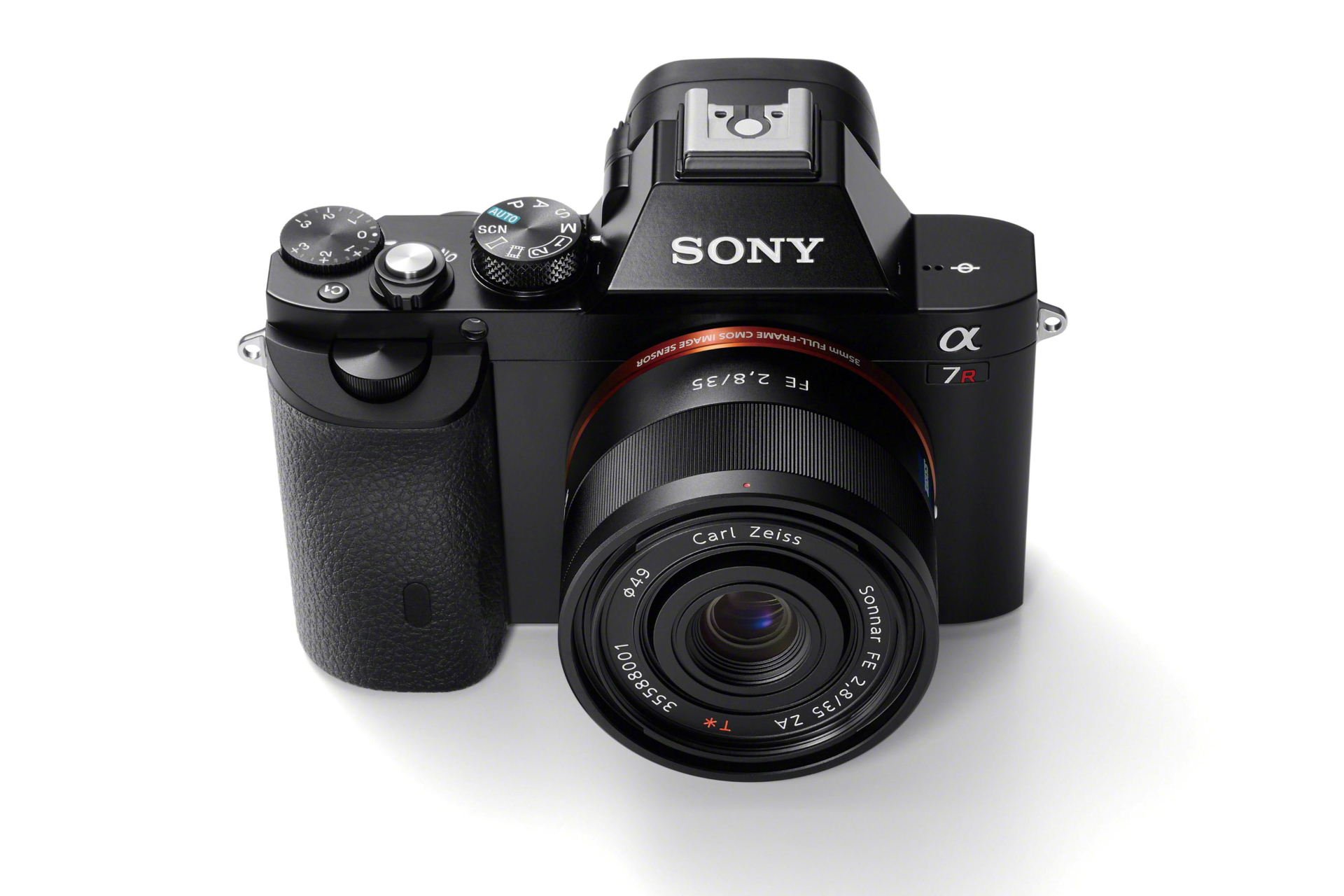 Diese aussergewöhnliche spiegellose Sony Alpha 7R in ihrem optisch schlichten Retrodesign-Gehäuse aus einer Aluminium-Magnesium-Legierung erinnert an hochwertige analoge SLR-Modelle aus den späten 70er-Jahren.