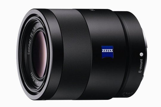 Das neue Carl Zeiss Sonnar T* FE 55 mm 1.8 ZA ist eine hochwertige Festbrennweite und eines der ersten Sony-E-Bajonett-Objektive aus der neuen FE-Reihe für KB-Vollformat-Sensoren. Es ist auch gegen Staub und Spritzwasser abgedichtet. Preis: 1200 Franken.