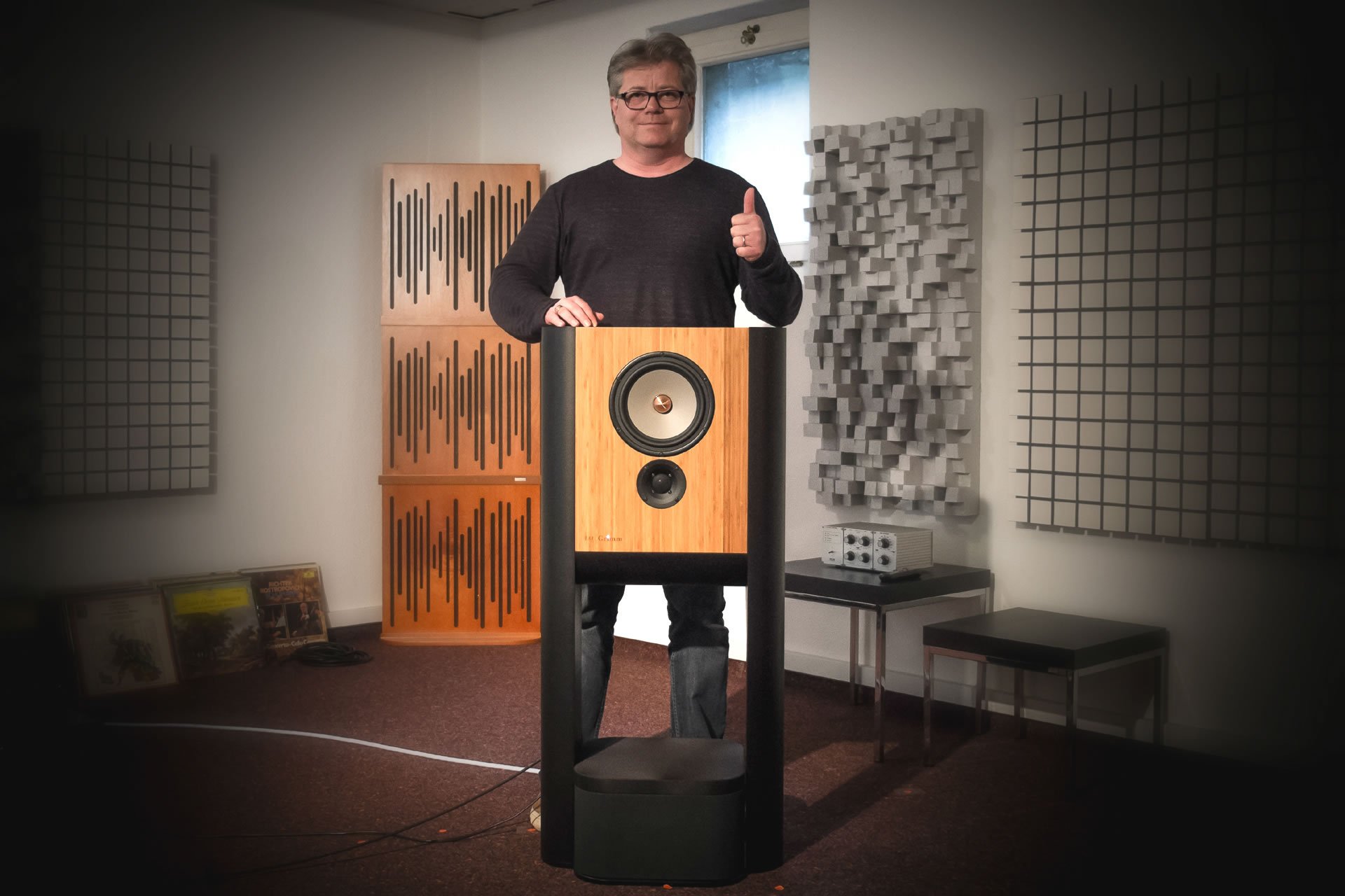 In Concert Audio, Raum 4. Die Digital-Aktivlautsprecher Grimm LS1 bilden zurzeit das innovativste Referenzsystem für direkte digitale und analoge Ansteuerung. Es besticht durch ein unglaublich natürliches und emotional ergreifendes Musikerlebnis. Es unterstützt alle Digital-Formate inkl. DSD und DXD.