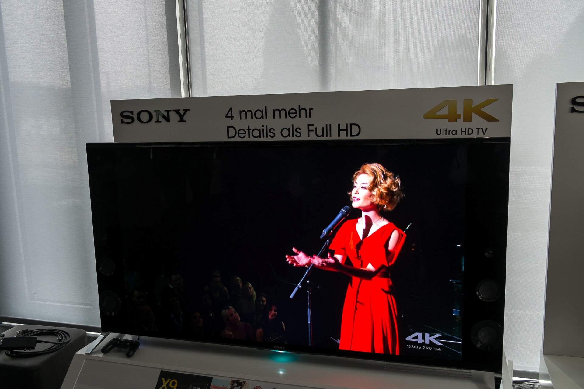 X9 4K Ultra HD TV