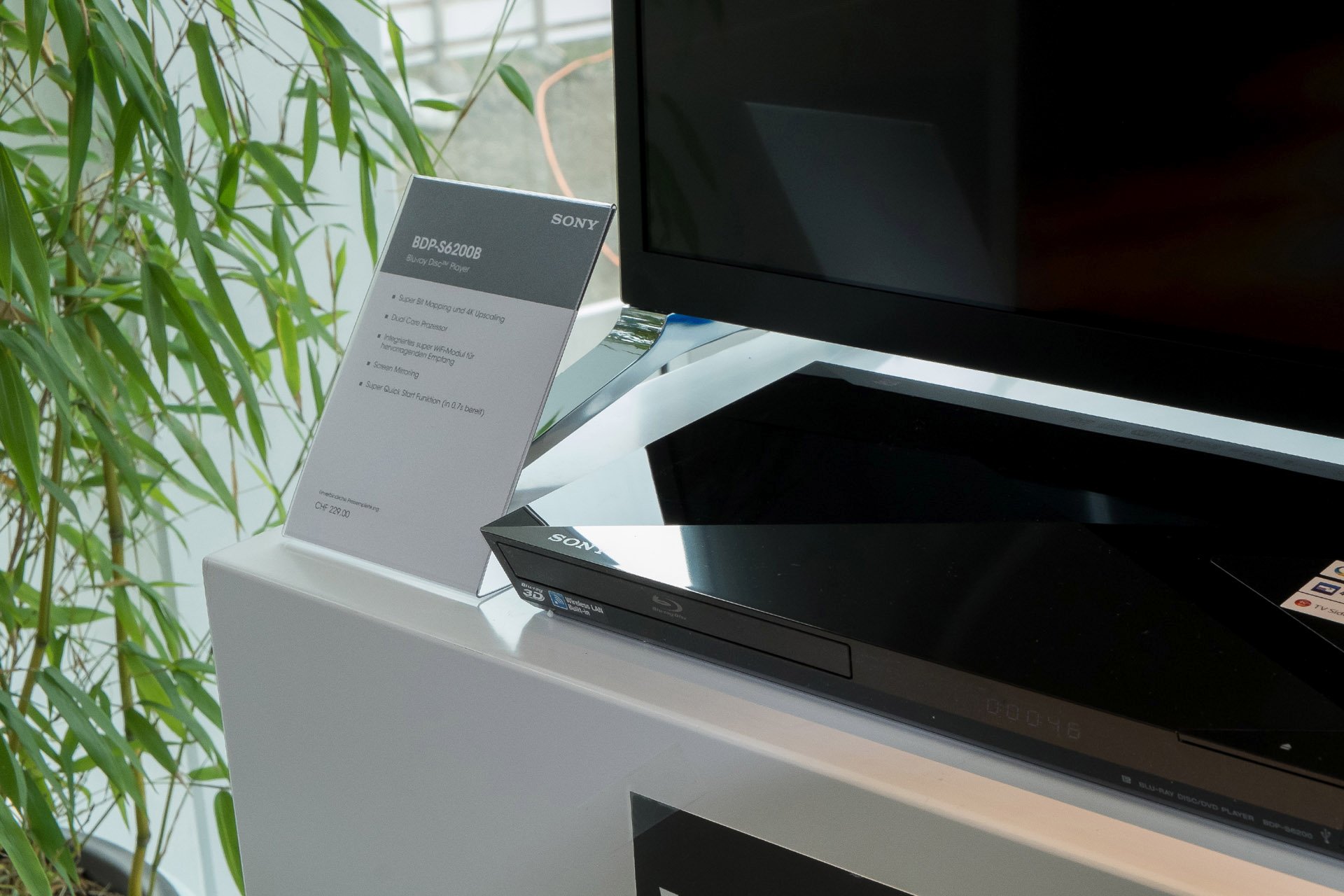 Superschneller Blueray Discplayer im "Stealth"-Design