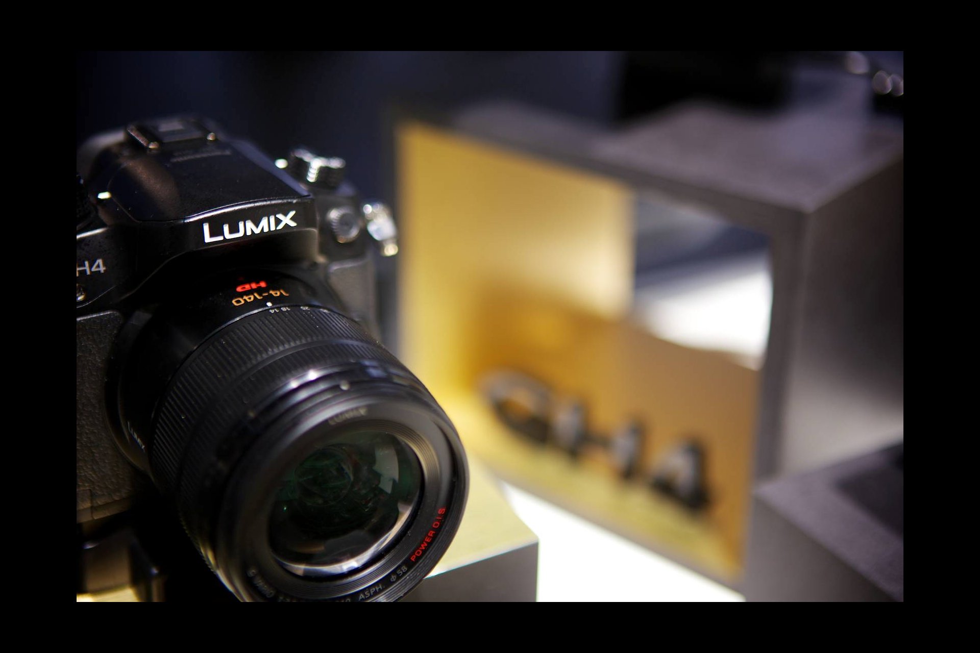 ... spiegellose Systemkamera Lumix GH4 ...