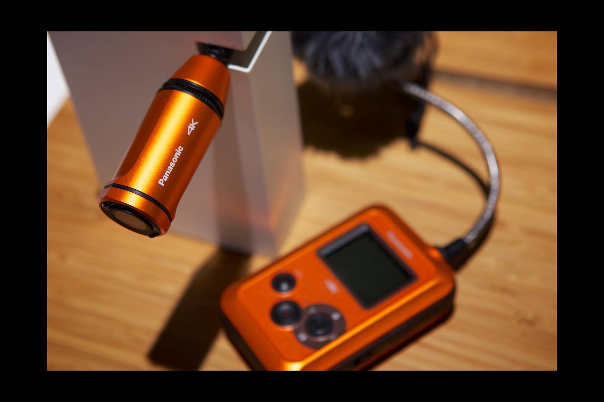 ... der "wearable" Camcorder HX-A500. Dieser kann 4K mit 25 Frames pro Sekunde aufzeichnen und ist laut Panasonic die kleinste 4K Kamera auf dem Markt, welche 25 Frames aufzeichnet.