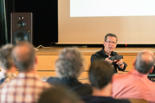 Thomas Flammer von Voice70 zeigte die Unterschiede von digitaler und analoger Audiotechnik auf.