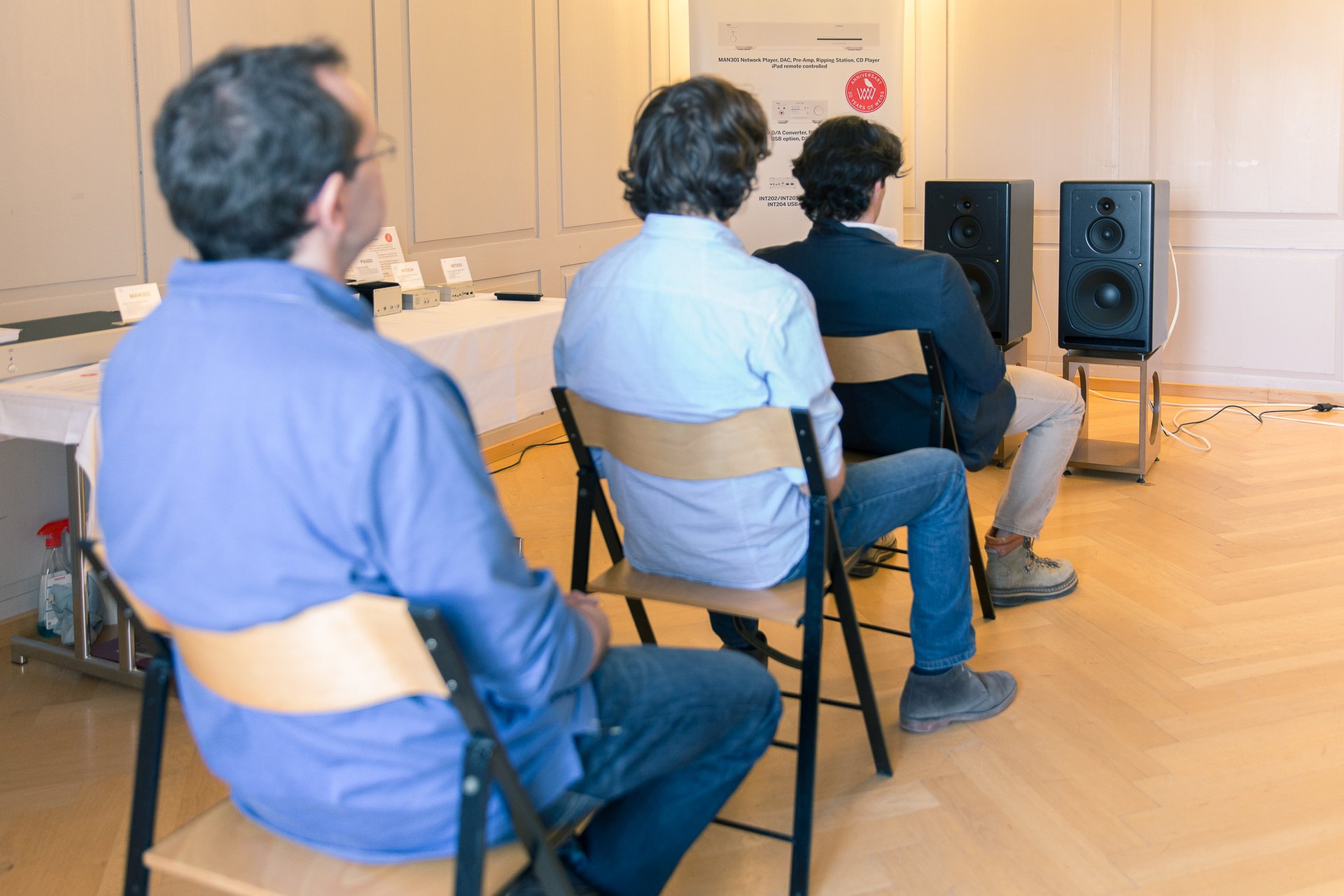 Spannendes Experiment! Daniel Weiss von Weiss High-End stellte ein neuartiges Verfahren vor, das eine gesteigerte räumliche Wahrnehmung von Stereo-Aufnahmen erlaubt.