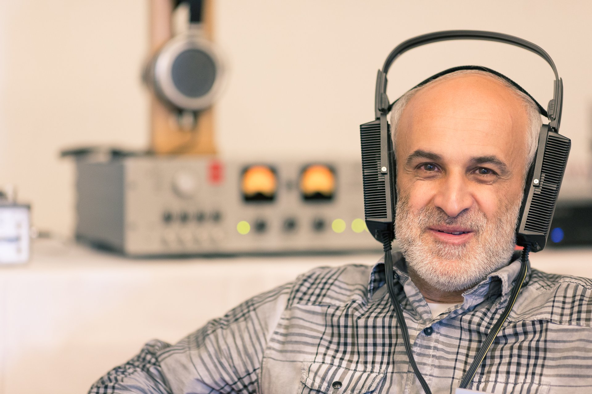 Harry Pawel bringt mit dem Vertrieb von Stax die legendären elektrostastischen Kopfhörer zurück in die Schweiz. 