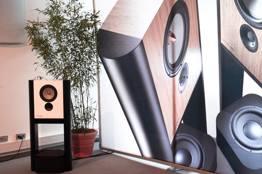 Das Grimm Audio LS1 Komplettsystem in Corian-Ausführung wird direkt digital oder analog angesteuert. Eine beeindruckend musikalische und natürliche Vorführung in einem der grössten Vorführräume mit begeistertem Publikum.