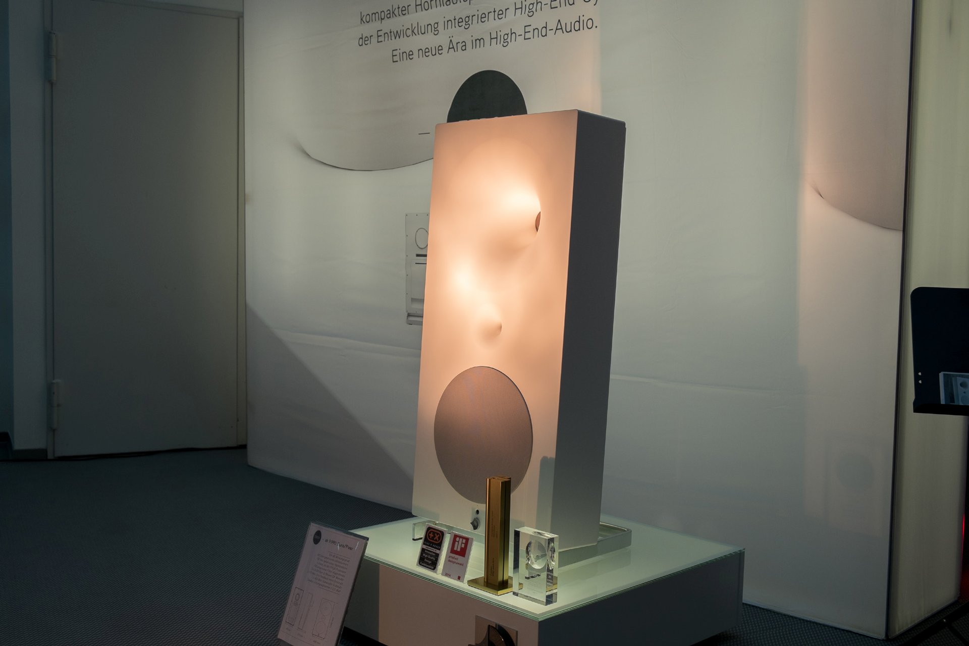 Zero 1 heisst der neue, kompakte und aktive Hornlautsprecher von Avantgarde Acoustic für direkte digitale Ansteuerung. - Beeindruckende Dynamik und packende Lebendigkeit.