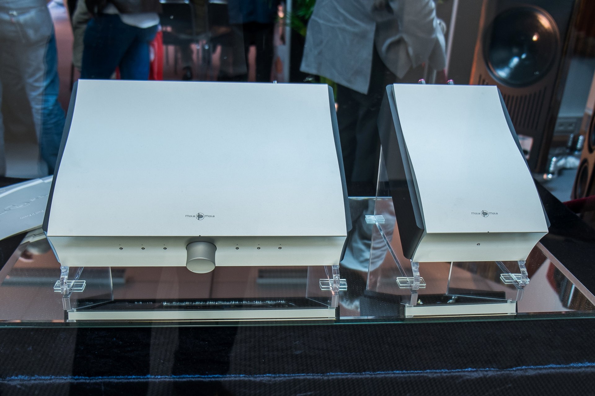 Von Mola Mola wird man noch viel hören. Die Makua-Linestage beruht auf einer revolutionären neuen Technologie mit individuell programmierbarer Ansteuerung der Line-, Phono- und DAC-Optionen. Die Kaluga Endstufe arbeitet mit Hypex NCore (2 x 700 W/4 Ohm). Die Zukunft der „klassischen“ Kette?
