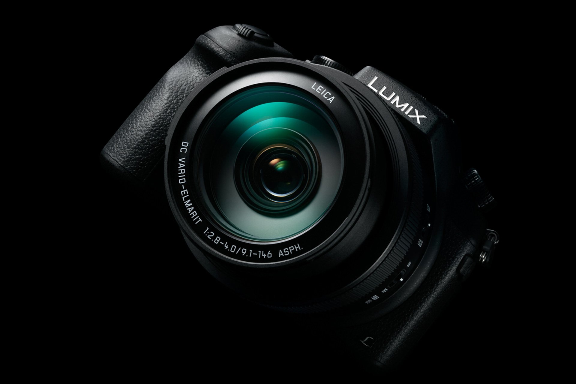 Die DMC-FZ1000 erlaubt die Aufzeichnung von 4K-Videos (3840 x 2160, bis zu 25 Bilder pro Sekunde im MP4-Format). Ausserdem können Videos in Full-HD 1920 x 1080 50p in AVCHD Progressive-Format (MPEG-4 H.264) oder MP4-Format bei 50p aufgezeichnet werden.