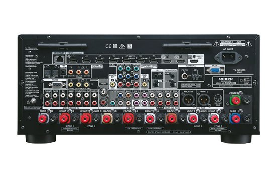 Videoverbindungen von Composite bis HDMI mit 4K, Netzwerk- aber auch Phono-Anschluss, symmetrische Stereoausgänge, 11 Lautsprecheranschlüsse: hier kann verkabelt werden.