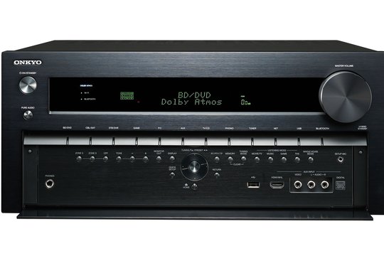 Das Onkyo Flaggschiif ist der neue Netzwerk-AV-Controller PR-SC5530 mit 11.2 Kanälen für die maximale Variante mit Dolby Atmos und vier Deckenlautspechern. Mit dabei ist auch eine 4K-Videoskalierung.