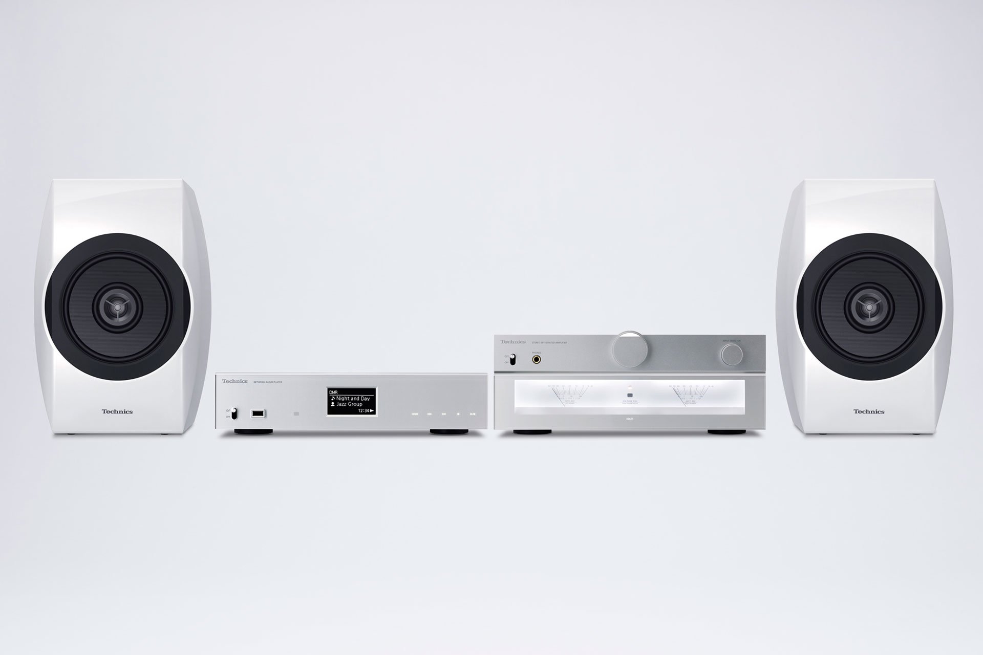 .. während die C700 Serie als Premium-System bezeichnet wird. Nebst drei Komponenten (Verstärker, Netzwerk- und CD-Player) gehören die kompakten koaxialen Lautsprecher SB-C700 dazu.
