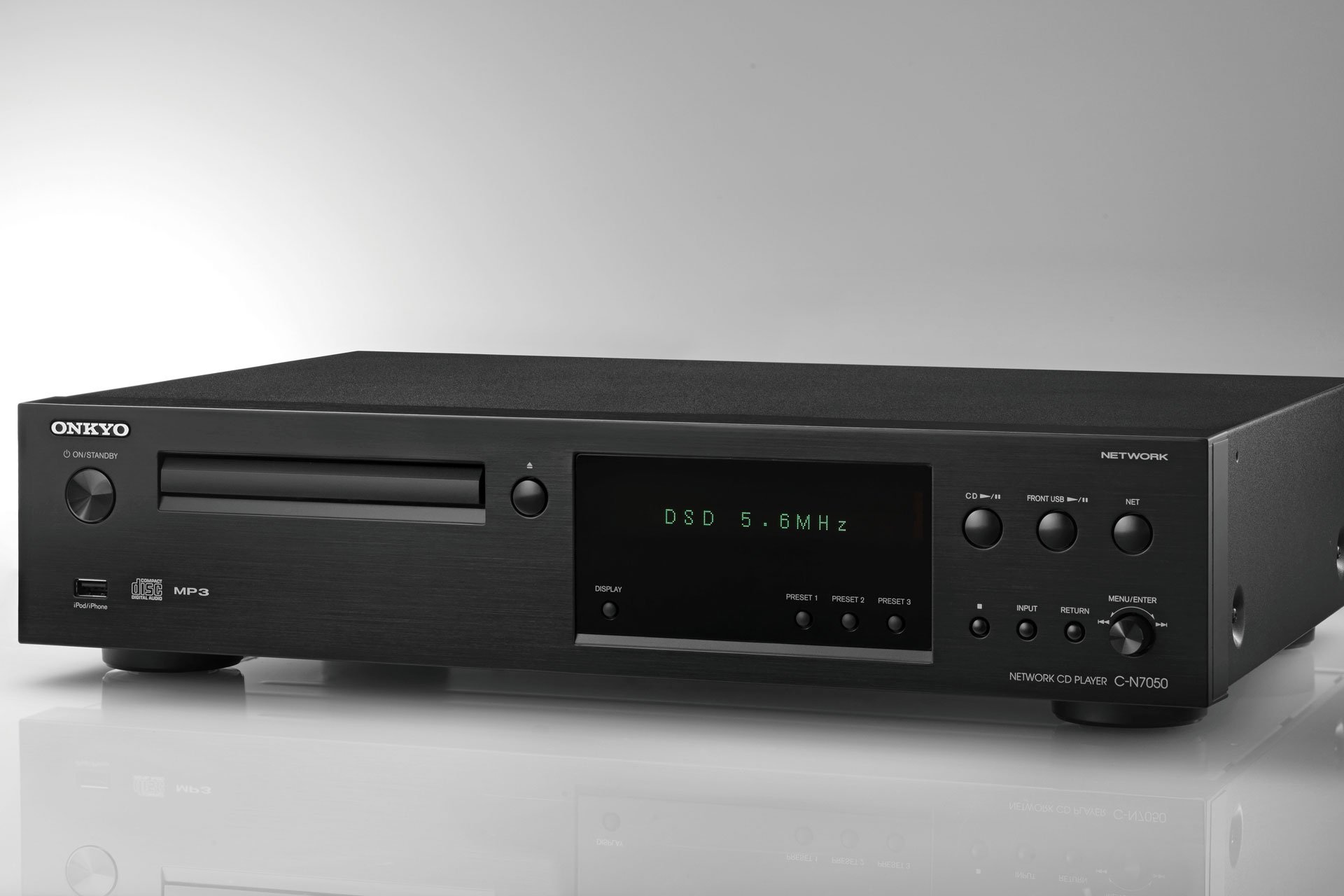 Der C-N750 von Onkyo verbindet die CD-Wiedergabe mit aktuellen Streaming-Möglichkeiten. Die CD-Sammlung wird so nicht obsolet, dennoch hat man Zugang zum trendigen und gut klingenden Hi-Res-Audio.
