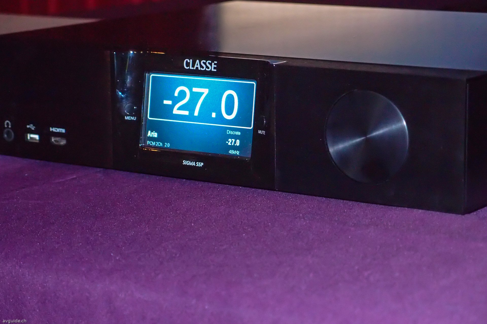 Eine digitale Schaltzentrale modernster Prägung die Classé Sigma SSP Vorstufe. Basierend auf der CP-800 bietet sie alle technischen Feinheiten für saubere digitale Audioverarbeitung und verbindet sich sowohl über UPnP als auch Airplay mit dem Hausnetzwerk.