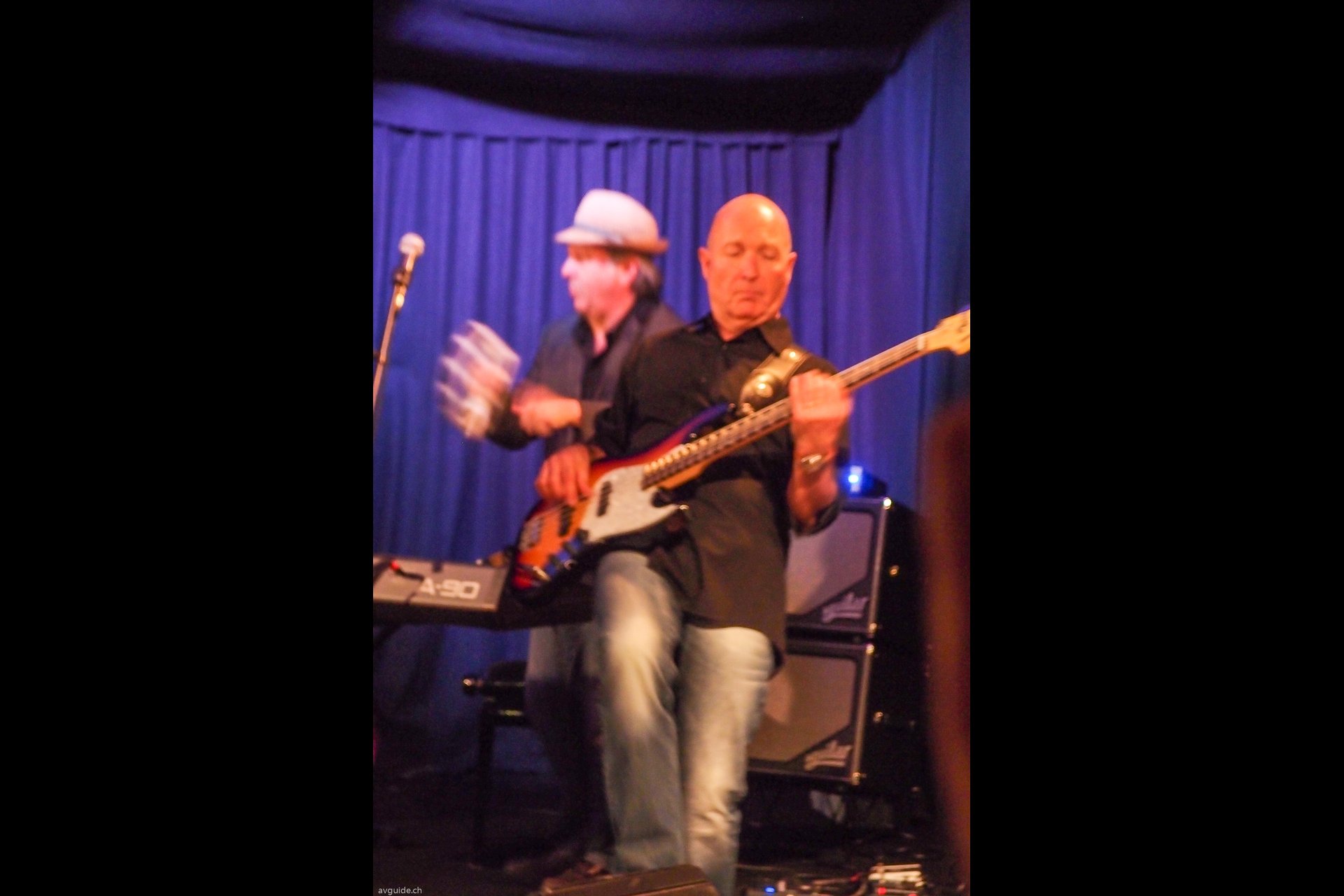 Die Zwillingsbrüder Walter und Peter Keiser haben das Projekt gemeinsam mit Andy Wright (hinten) ins Leben gerufen. Der Brite produzierte unter anderem Werke von Bon Jovi und Luciano Pavarotti.