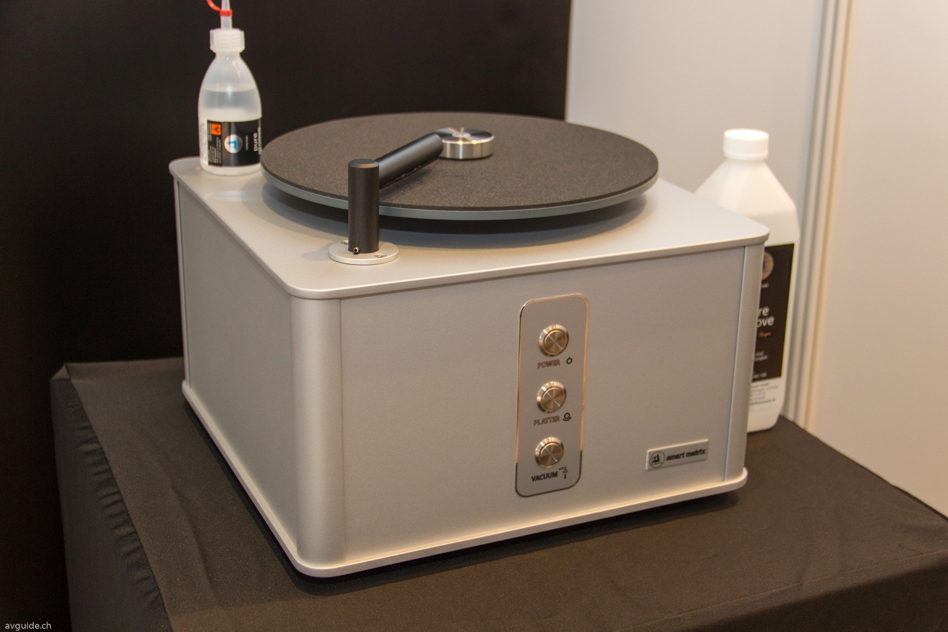 Unverzichtbar für Vinylliebhaber: die Plattenwaschmaschine.