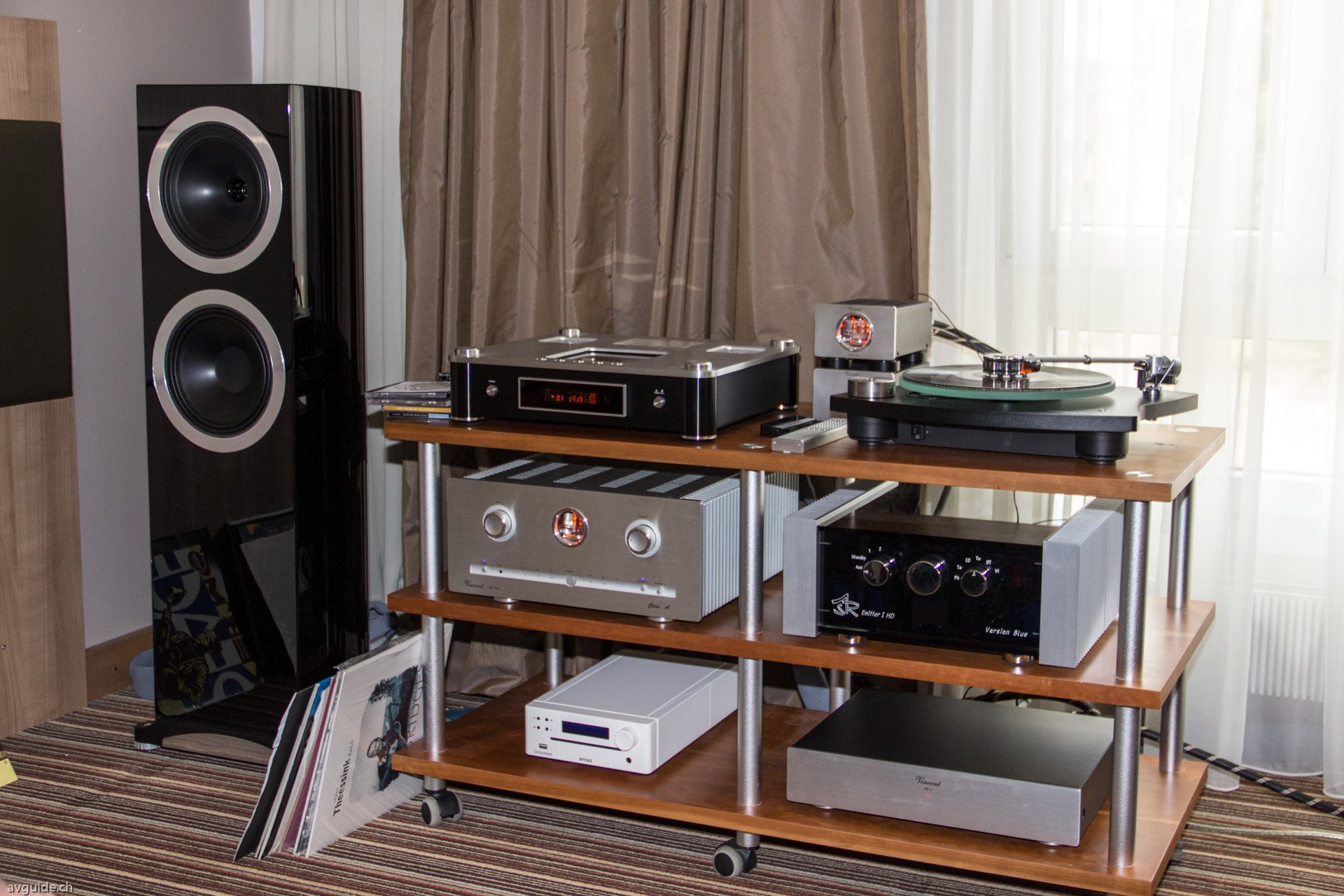 Zu den immer gern gehörten Klassikern gehören die Tannoy Lautsprecher und die Vincent Röhrenelektronik.