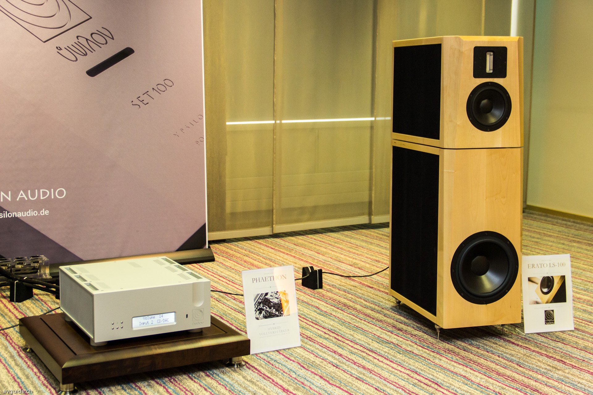 Hier wird angerichtet... High End Audio auf höchstem Niveau bei Ypsilon Electronics aus Griechenland. Bändchen-Hochtöner und fundamentales Bassfundament angetrieben vom Phaeton Vollverstärker. Einzigartig die Lautstärkeregelung über Transformer.