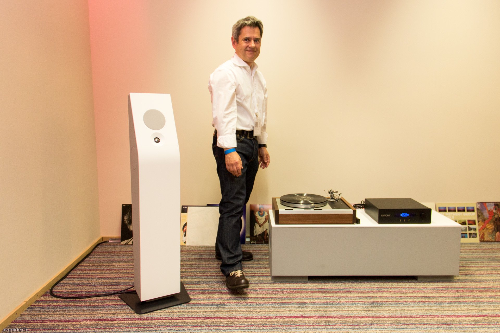 Für den ehemaligen Architekten Markus Thomann von Klangwerk sind wohnraumgerechtes Design und High End Audio kein Widerspruch. Seine Ella Lautsprecher sind ein Paradebeispiel dafür...