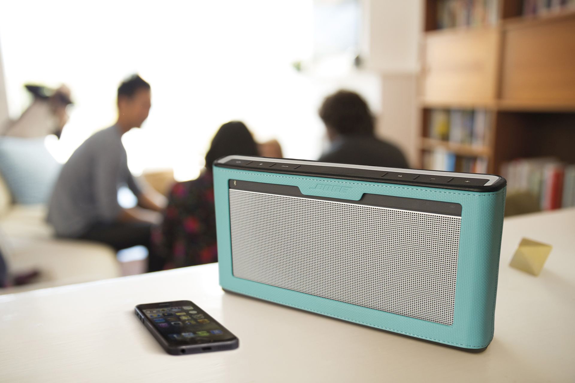 Soundlink nennt Bose auch die kabellosen Lautsprecher. Dank ausgereifter Signalverarbeitung bieten sie eine erstaunliche Klangfülle, auch wenn sie ...