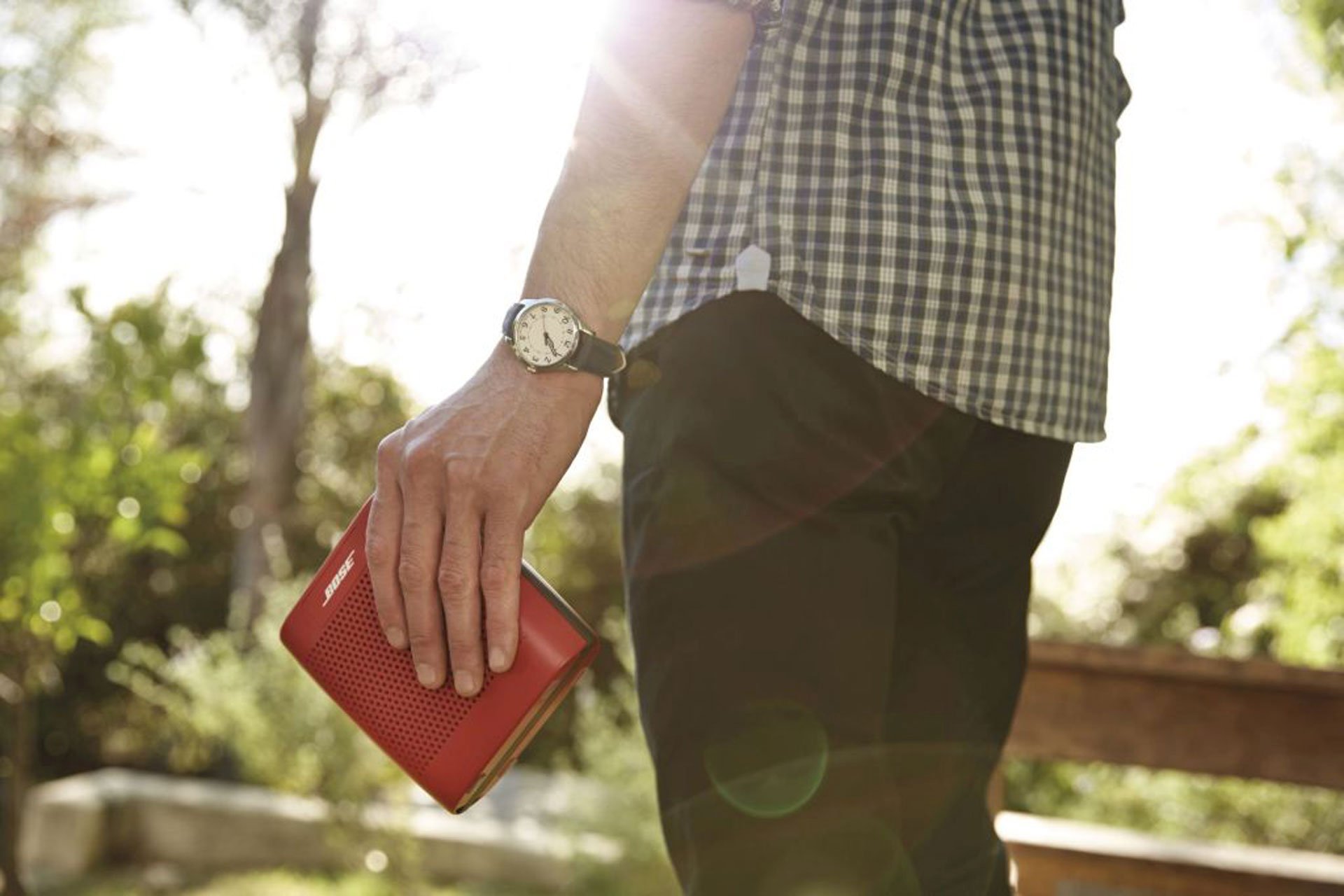 Der Soundlink Colour - ebenfalls ein Bluetooth-Lautsprecher - wurde 2014 vorgestellt und wartet noch darauf, bei avguide.ch getestet zu werden. So klein, und das soll tönen? Doch Bose hat die Tester schon wiederholt überrascht.
