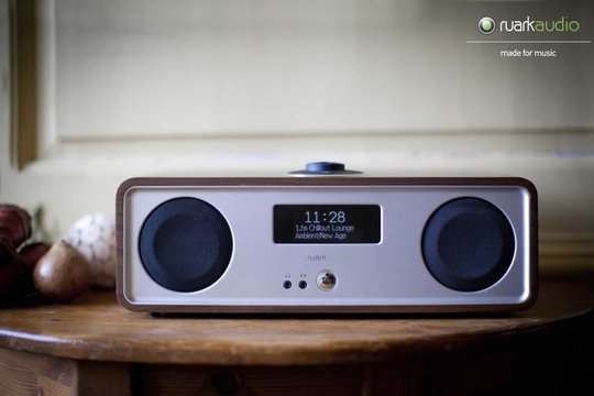 Timeless-Products: Timeless Products GmbH präsentiert den neuen Ruark Audio R2 in der MK3-Version, ein attraktiv gestaltetes Kompaktgerät mit vielfältigen Funktionen: Internetradio, DAB+/UKW, Bluetooth mit apt-X, WiFi, DLNA, Spotify Connect, USB.