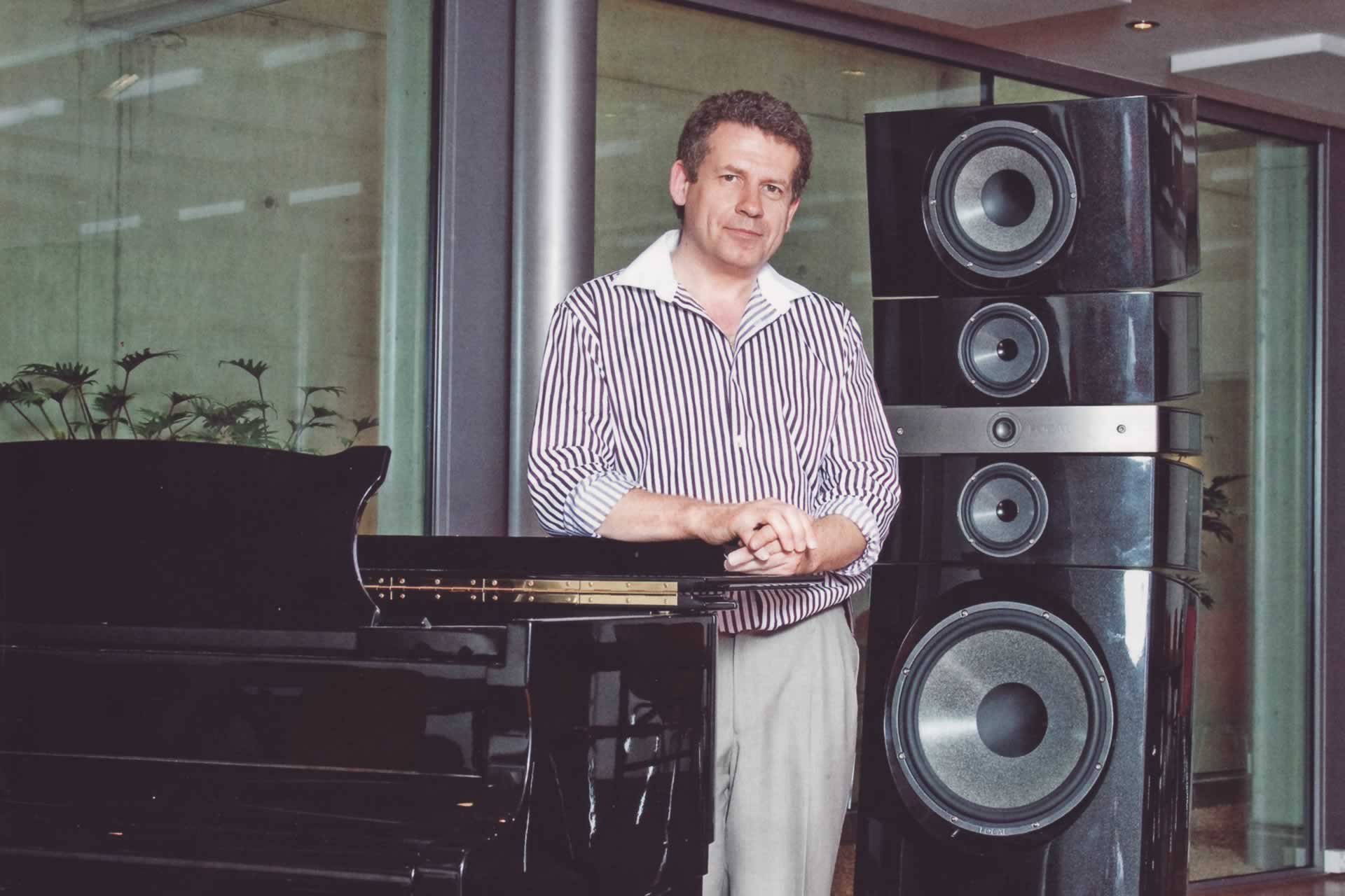 Audiophil-Dreams: Ingenieur und Musiker Thierry Mayer demonstriert, was man aus der sehr erfolgreichen Box B&W 804 Diamond mit seinem Zubehör-Programm OptimizeAudio.com herausholen kann. Damit ist Traumklang auch mit kleinen Musiksystemen möglich.