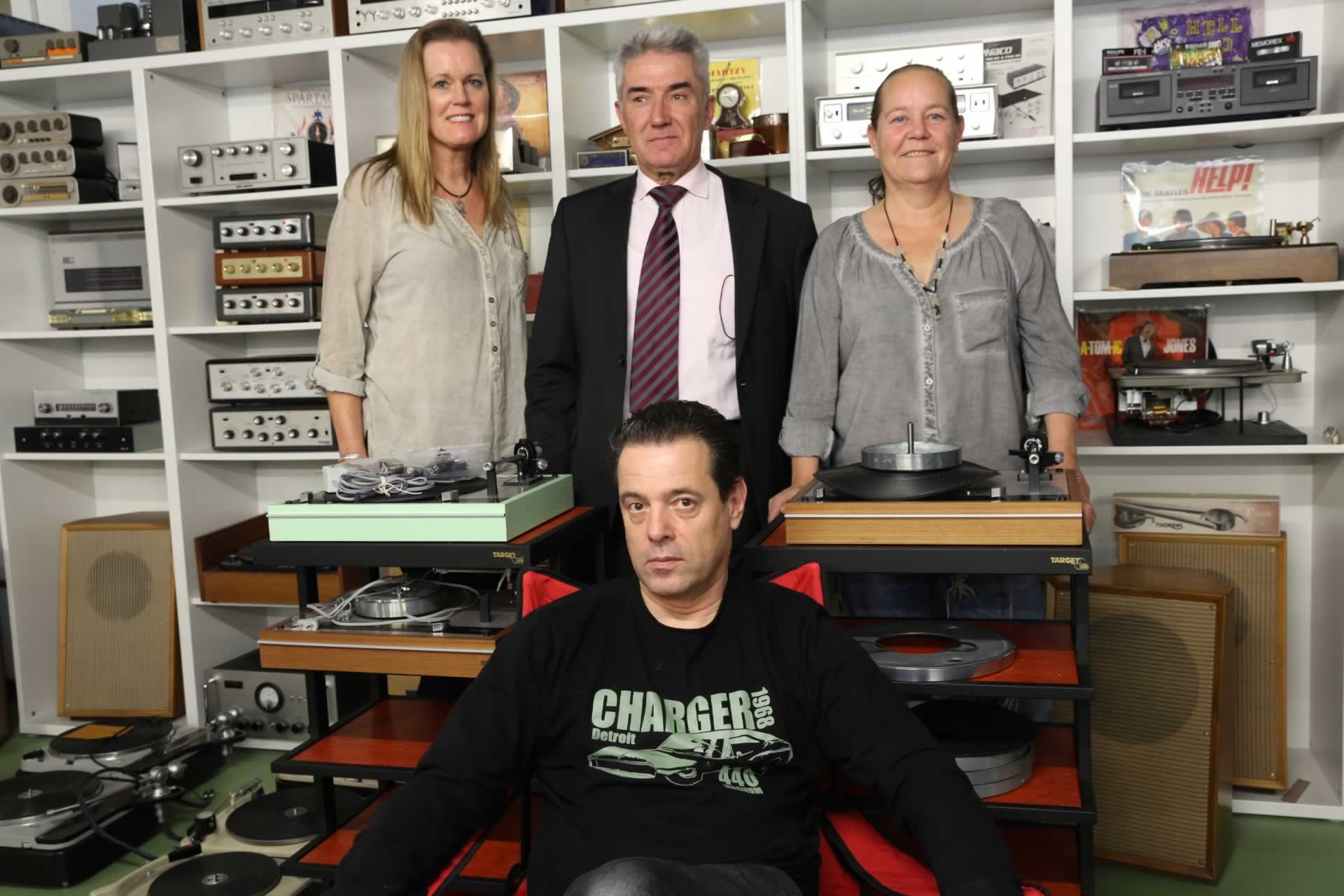 Schopper AG: Das Schopper Team freut sich, am Klangschloss diverse restaurierte Thorens Plattenspieler und die neusten Produkte von Swissonor zu präsentieren.