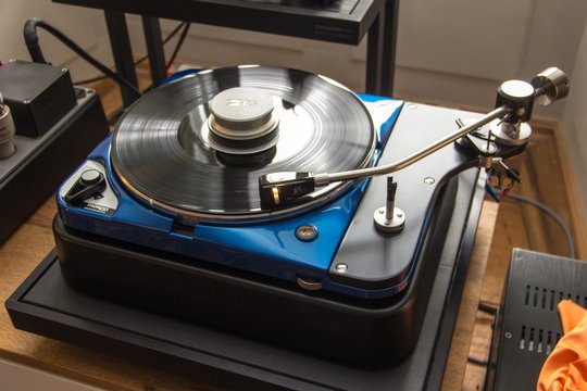 Weltweit bekannt machte sich Jürg Schopper mit der Restaurierung und dem Upgrade vom legendären Thorens TD 124.