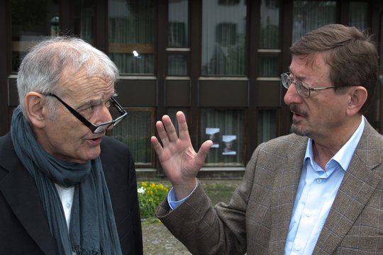 Stelldichein der Schweizer Tonmeister Prominenz am Klangschloss: Albrecht Gasteiner und Jürg Jecklin im Gespräch.