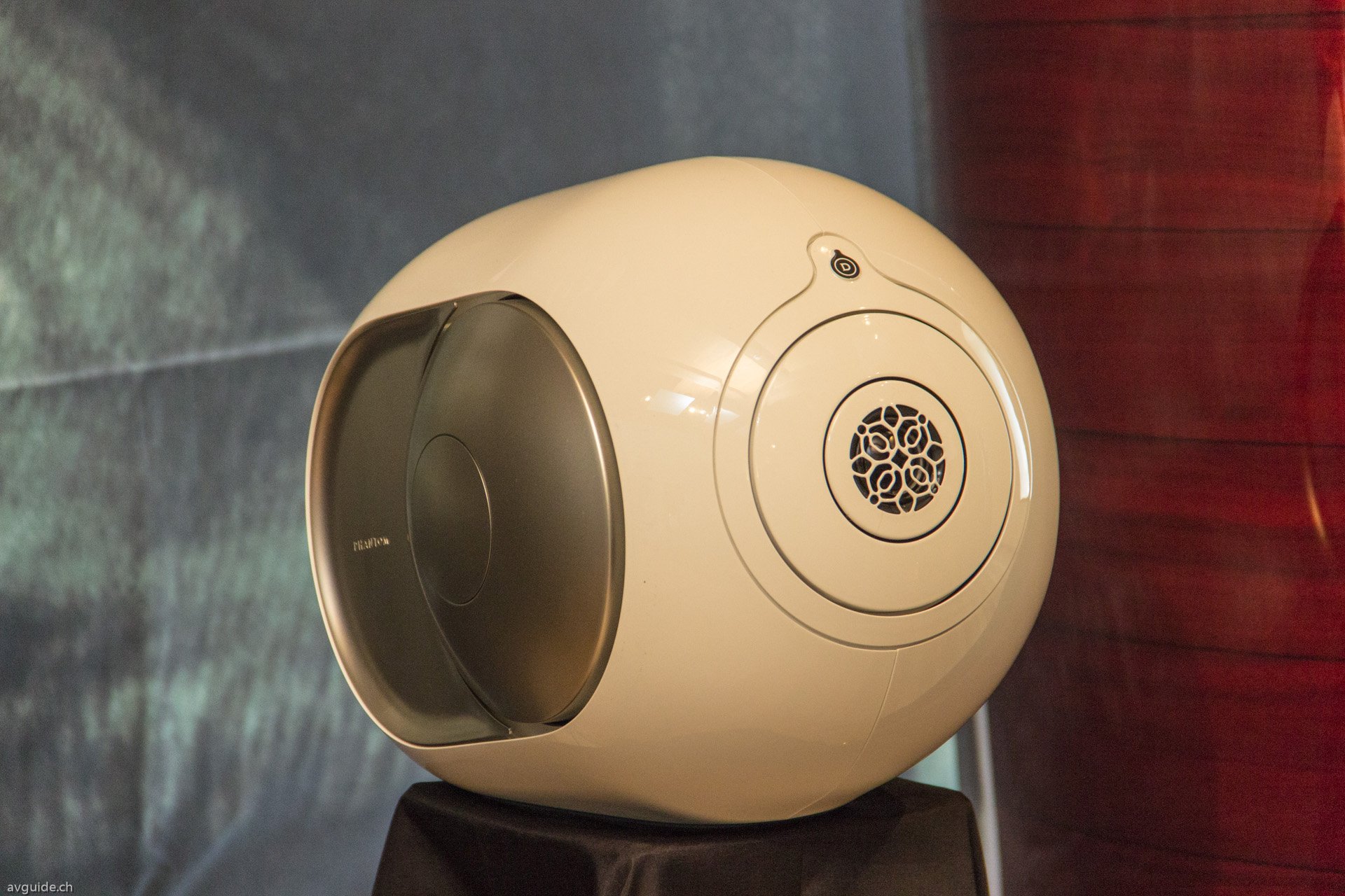 Innovation pur. Mit dem Phantom hat Devialet quasi den modernen Lautsprecher neu definiert. Der Phantom war bei Voice70 zum ersten mal in der Schweiz zu hören. 