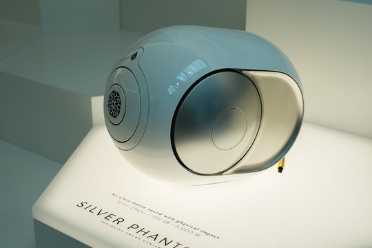 Phantom und Silver Phantom von Devialet: Eher für U-Musik geeignet aber sehr beeindruckende Tiefton-Wiedergabe. 