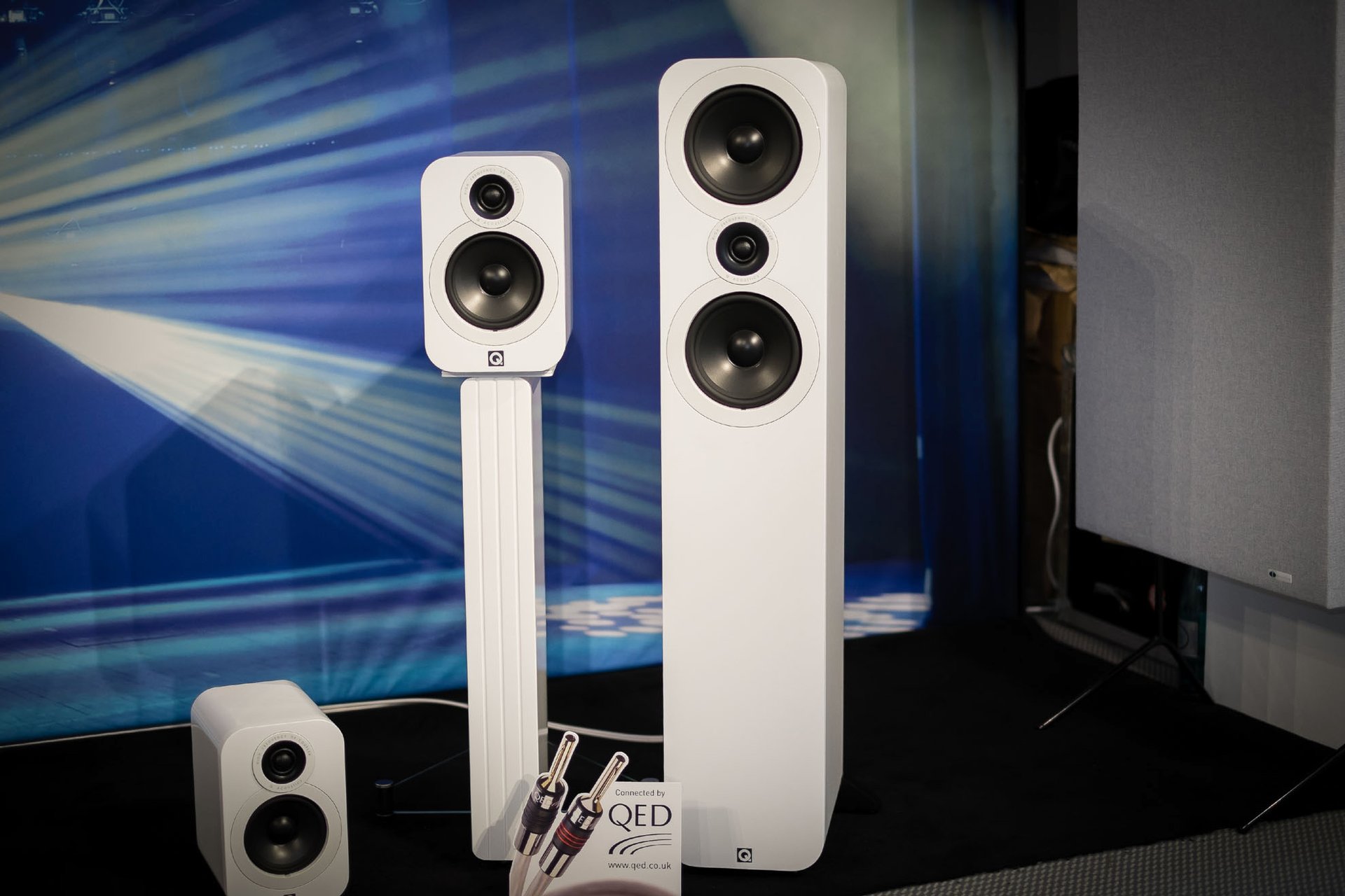 Etwas für die Spaarbüchse: Beeidruckend natürliche Klänge aus den kostengünstigen Aktivlautsprechern von Q Acoustics. Digitale und analoge Eingänge.