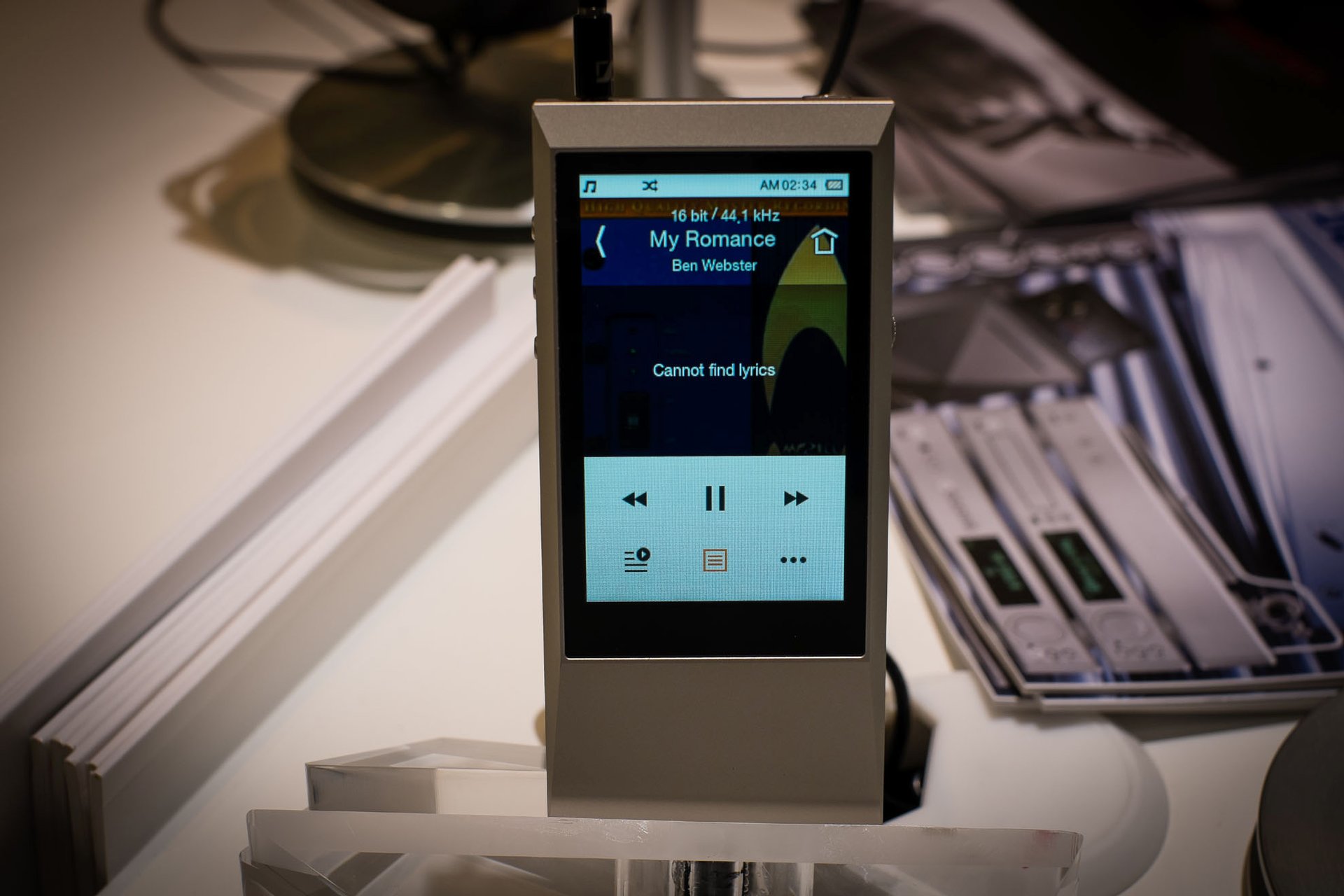 Der neue HiRes Player "Junior" von Astell & Kern. Er klingt ausgezeichnet und soll sehr günstig zu haben sein.