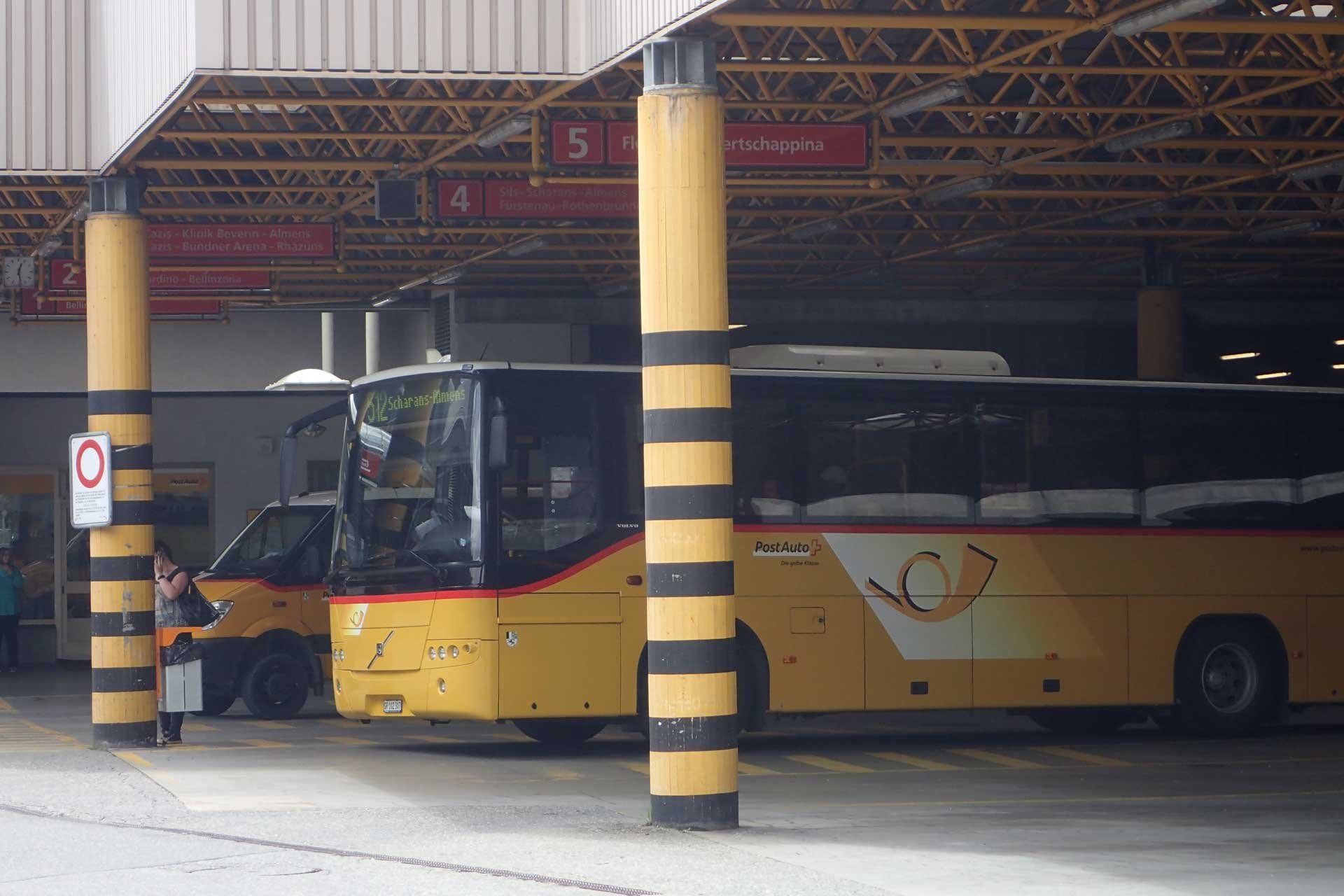 Hier hat die Automatik zu stark versucht, die dunklen Partien aufzuhellen. Das Bild wirkt etwas flau, ein kräftigeres Schwarz gäbe mehr Ausdruck.