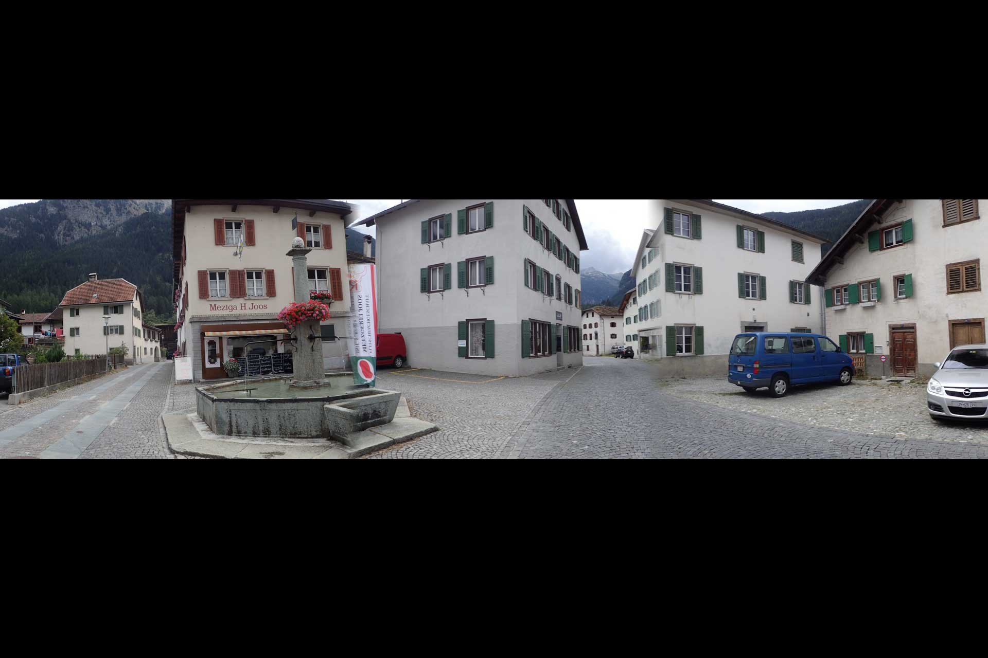 Nicht korrigieren lässt sich die ungenaue Zusammensetzung mehrerer Bilder im Panorama-Modus. Da gibt's nur eins: nochmals probieren. Das ist manchmal mühsam, aber ein gelungenes Panoram hat's in sich.