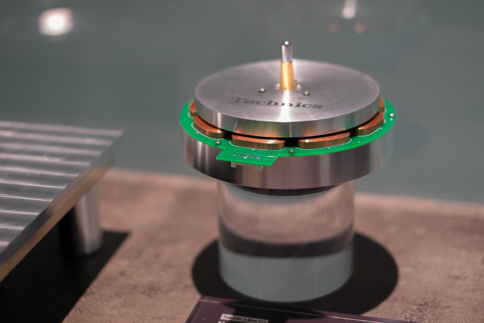 Prototyp des neuen Direct Drive für die neuen Technics Plattenspieler ab 2016. Man spricht vom perfekten Direktantrieb mit hohem Drehmoment für schwere Plattenteller.