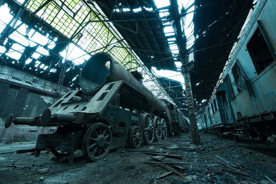 Zeitkapsel: Diesen Friedhof für ausrangierte Züge liegt mitten in einem aktiven Eisenbahndepot in Budapest - eine imaginäre Welt aus Stahlmonstern.