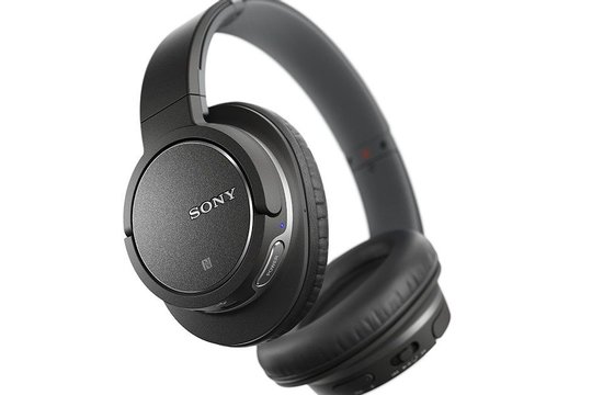 Fazit Sony MDR-ZX770BN. Der MDR-ZX770BN klingt via Bluetooth hell und frisch, verliert jedoch übers Kabel etwas an Brillanz. In Sachen Noise Cancelling arbeitet er nur befriedigend. 