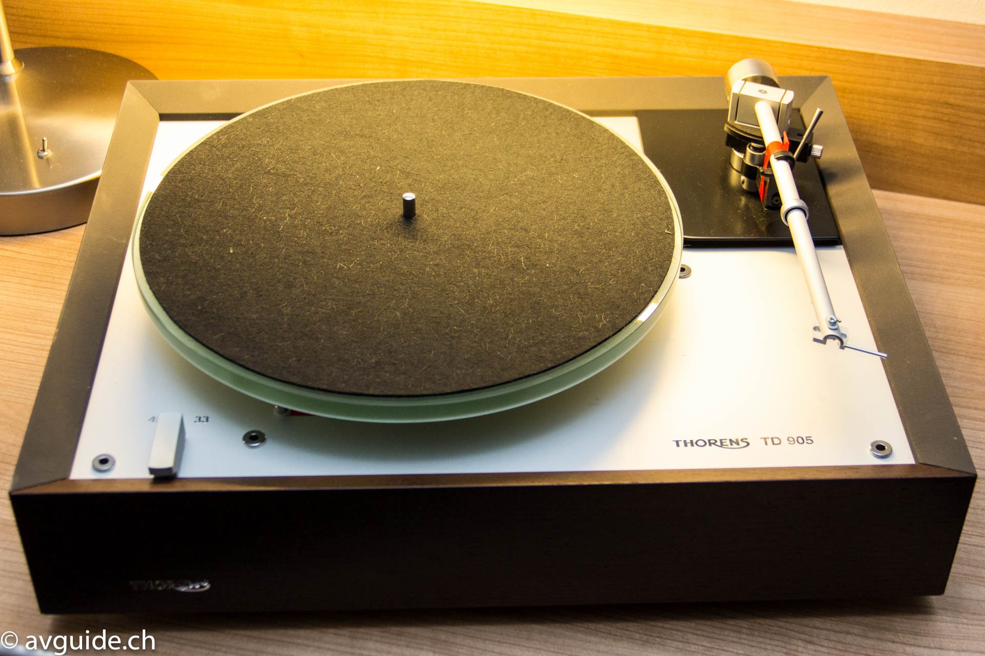 Achtung Hingucker! Das brandneue Thorens TD 905 Laufwerk mit TP-92 Tonarm im klassischem Look. Das macht Lust auf Reinhören.