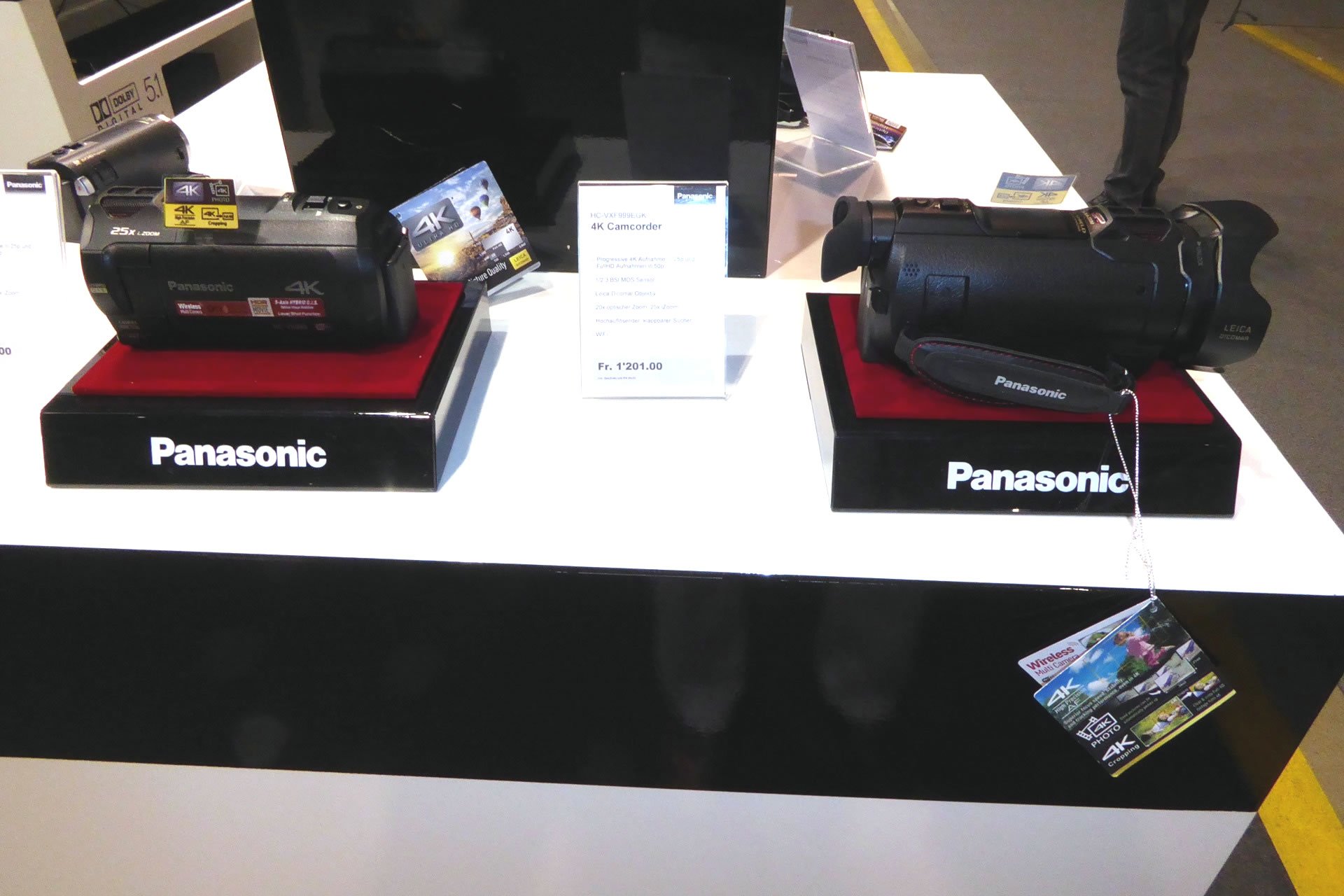 Die neuen 4K Camcorder Panasonic HC-VX989EG und HC-VSF999EG kommen mit 20-fach-Zoom und beherrschen auch den 4K-Fotomodus mit gestochen scharfen Standbildreihen (25p). Preise: CHF 1001.-/1201.-