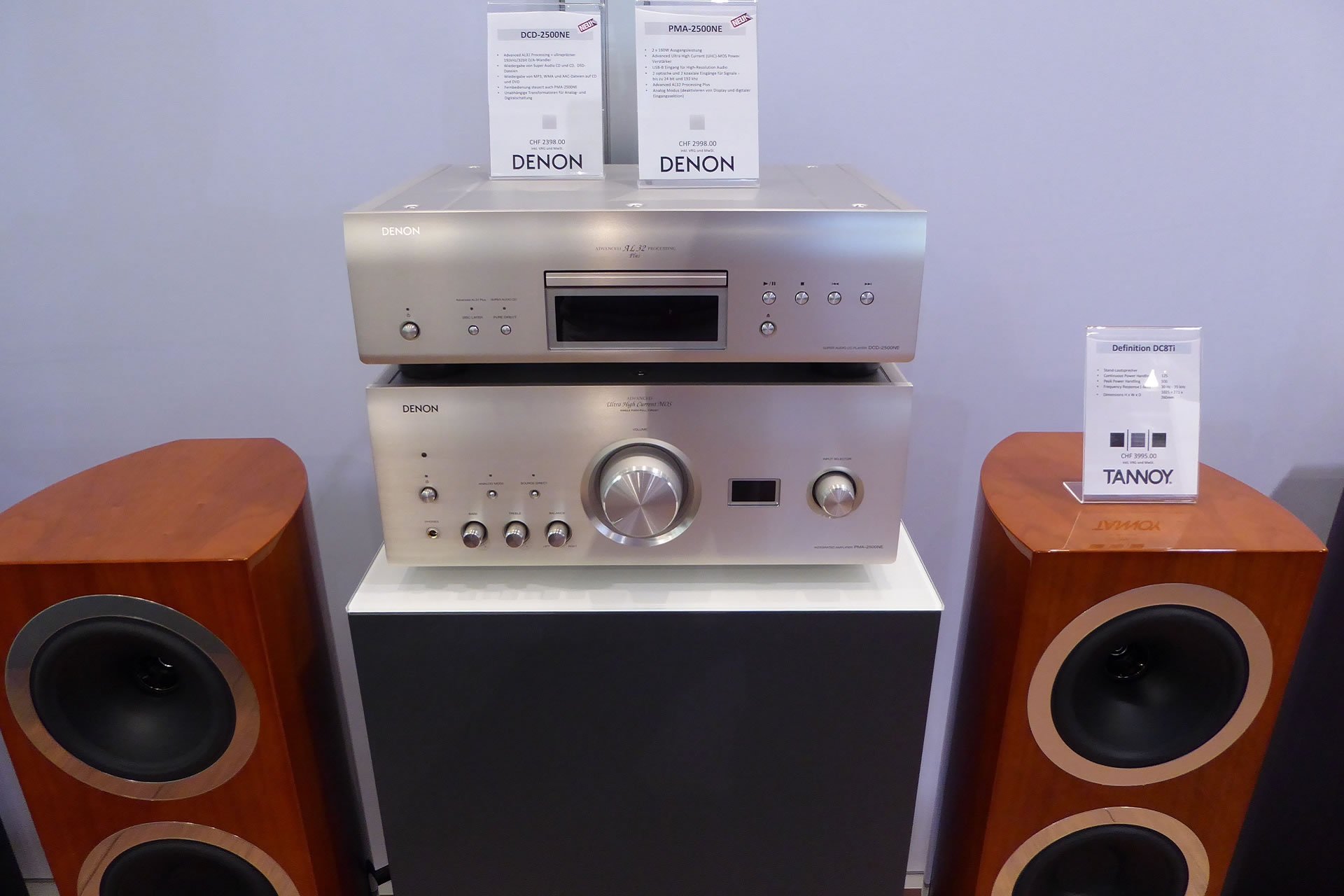 Das neue Flaggschiff-Gespann von Denon besteht aus dem Verstärker PMA-2500NE (CHF 2998.-) und dem CD-/SACD-Spieler DCD2500NE (CHF 2398.-). Ebenfalls neu die Standboxen Tannoy Definition DC8Ti für CHF 7990.-.