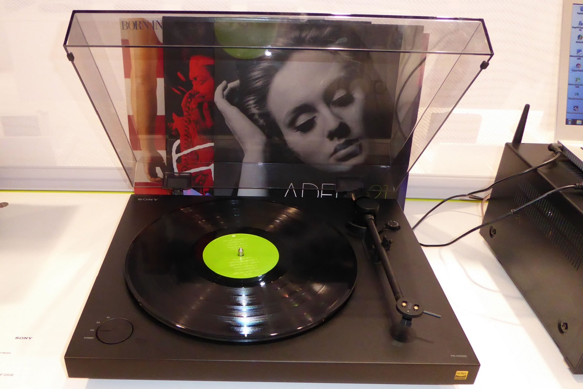 Der riemengetriebene USB-Plattenspieler PS-HX500 Sony kann Vinyl-Tracks sogar in DSD-High-Resolution digitalisieren. Die übrige Qualität ist allerdings eher durchschnittlich. Preis CHF 529.-