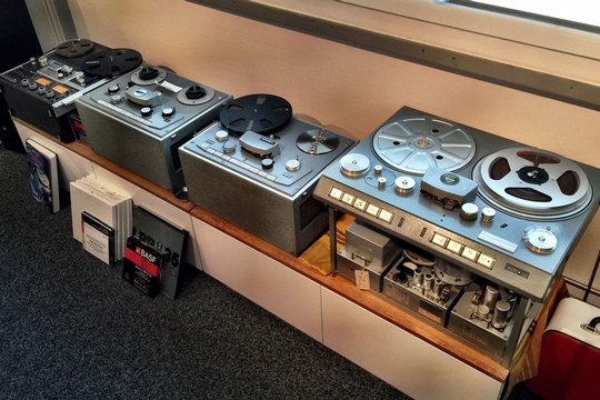 Schopper bietet auch die Gelegenheit, Safety-Kopien (S-Kopien) von Masterbändern ab legendären Studer-Bandmaschinen zu hören, der analoge Ursprung!