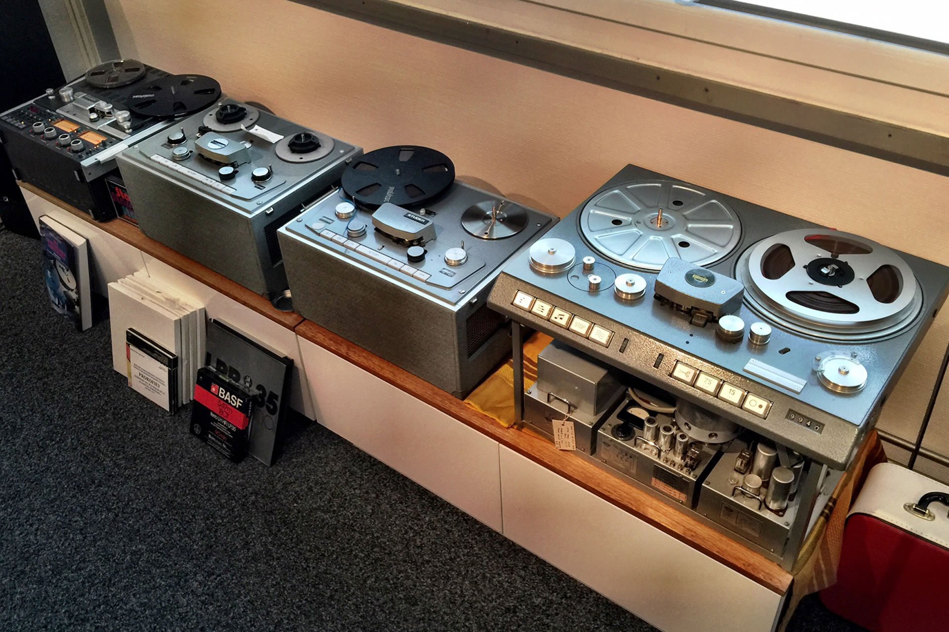 Schopper bietet auch die Gelegenheit, Safety-Kopien (S-Kopien) von Masterbändern ab legendären Studer-Bandmaschinen zu hören, der analoge Ursprung!